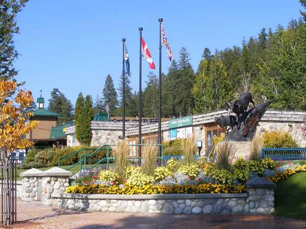 Radium Hot Springs Chamber Visitor Centre.jpg Radium Hot Springs Chamber Visitor Centre.jpg